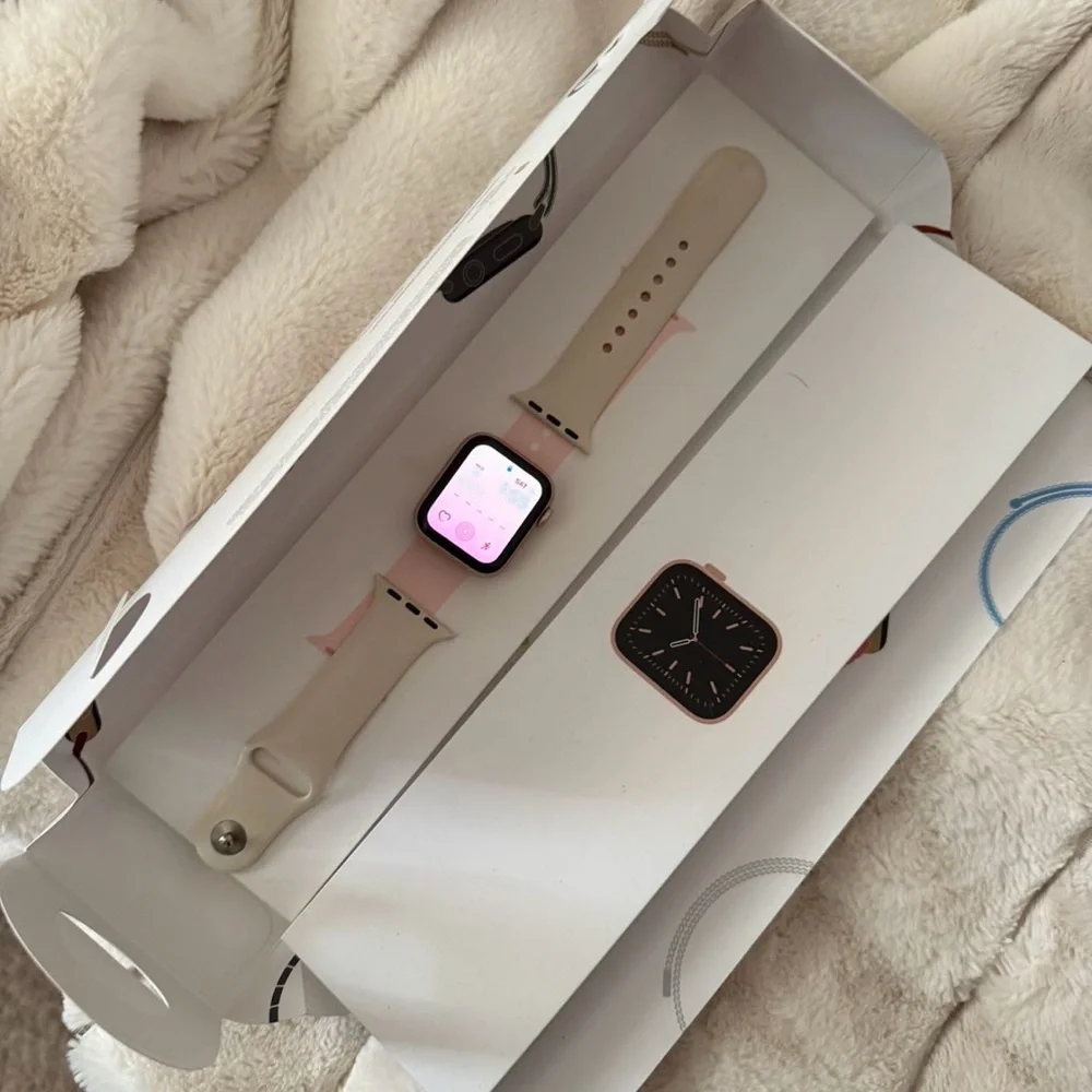 Apple Watch Series 6 SOLD - Picture 2 of 4
